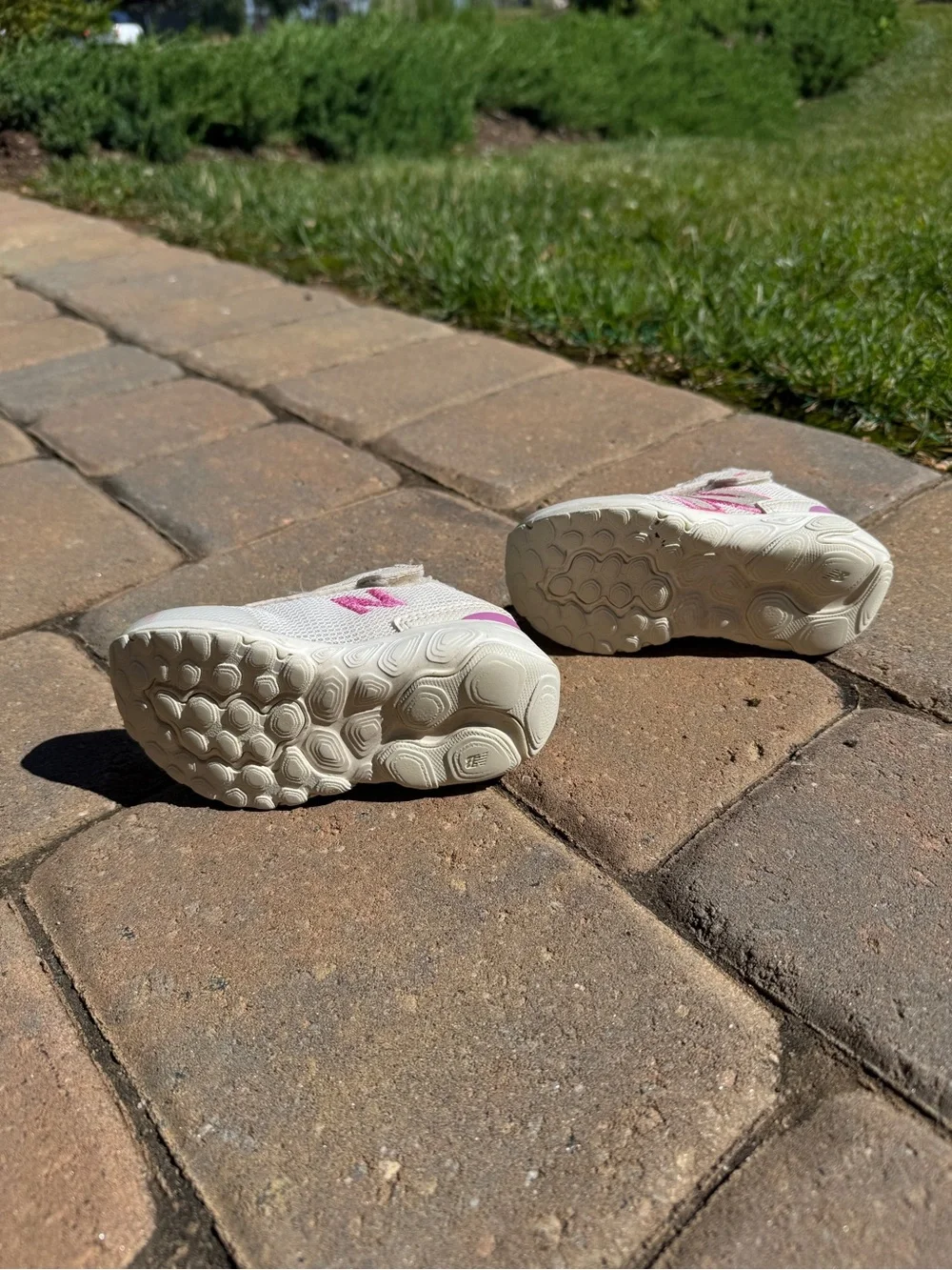New Balance 515 toddler 6 White Sneakers with Pink Details